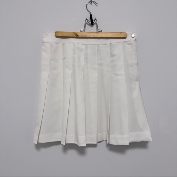 Dresses & Skirts - Chic White Pleated Mini Skirt